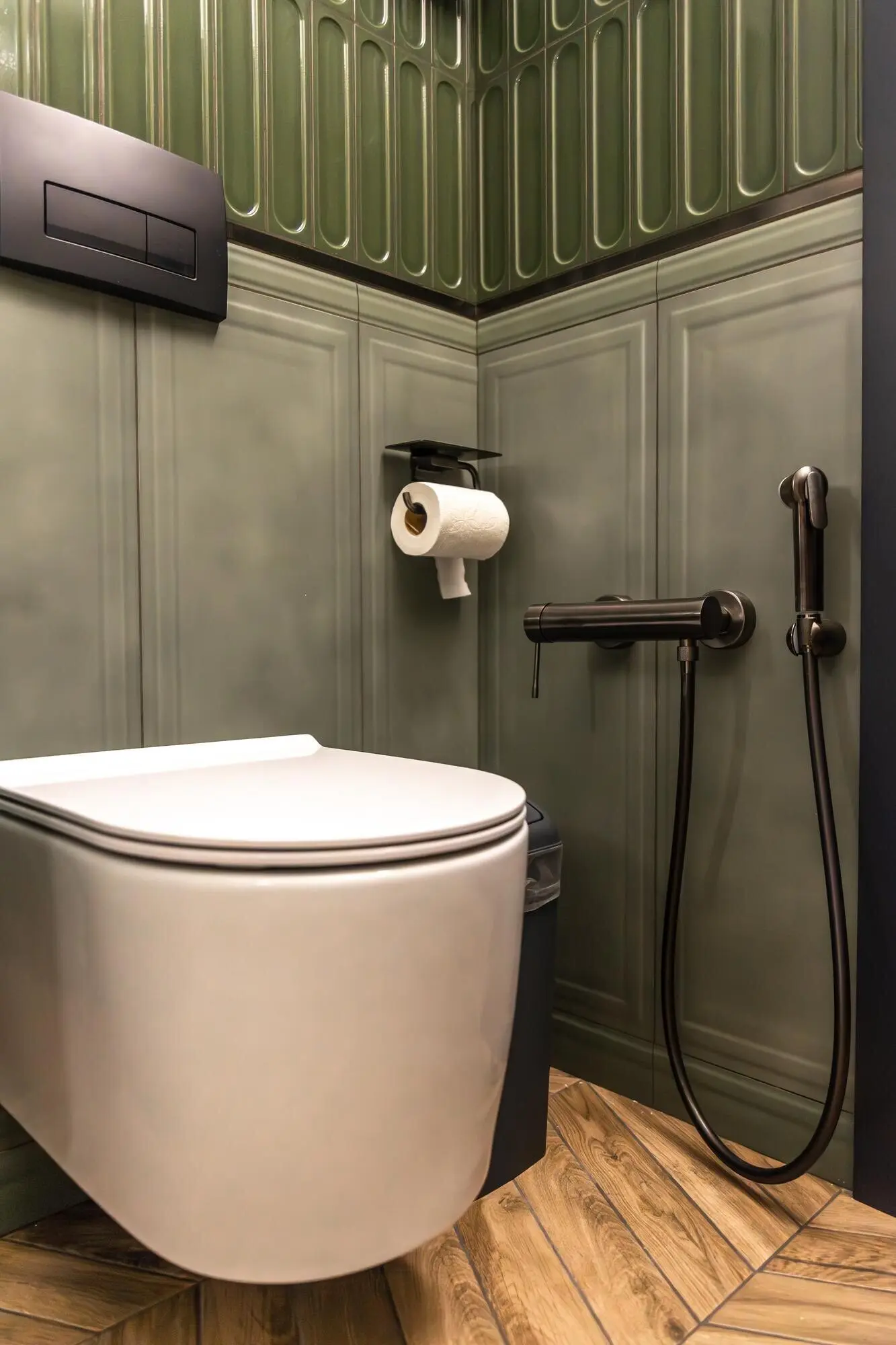 Chic restroom featuring a wall-mounted toilet and matte black fixtures.